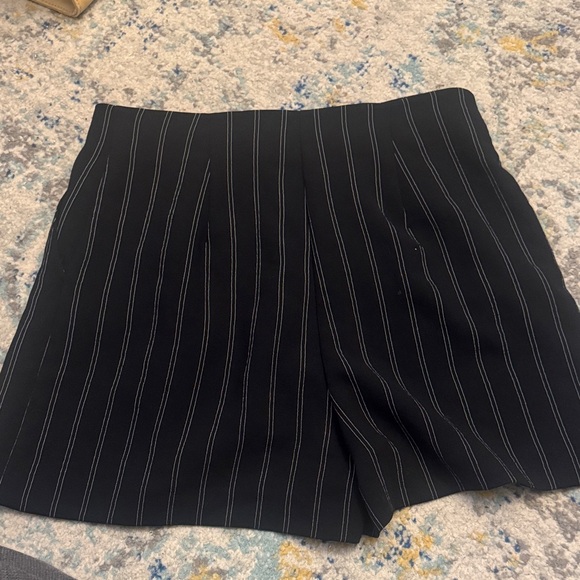 Aritzia Wilfred Black Pinstripe High-Waist Shorts - Picture 2 of 3